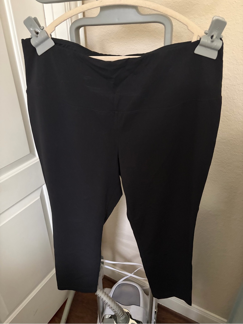Chico's Black Stretch Capri Pants